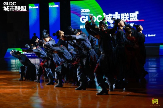 我院国标系受邀献演GLDC城市联盟国际标准舞公开赛天津站开幕式，《楚·红》绽放艺术光彩