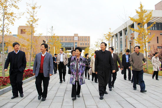 市人大常委会领导来我校参观京津国际文化产业教育园