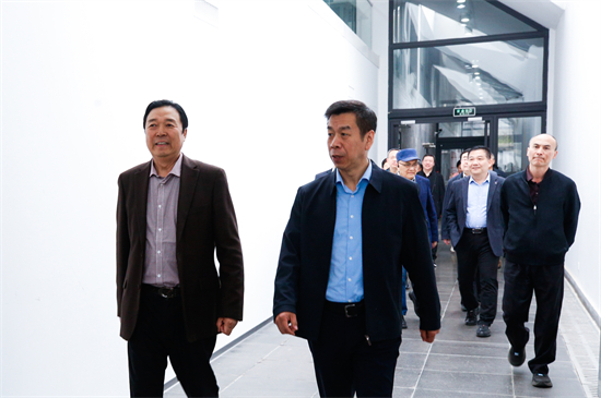 我校开展爱国主义教育讲座